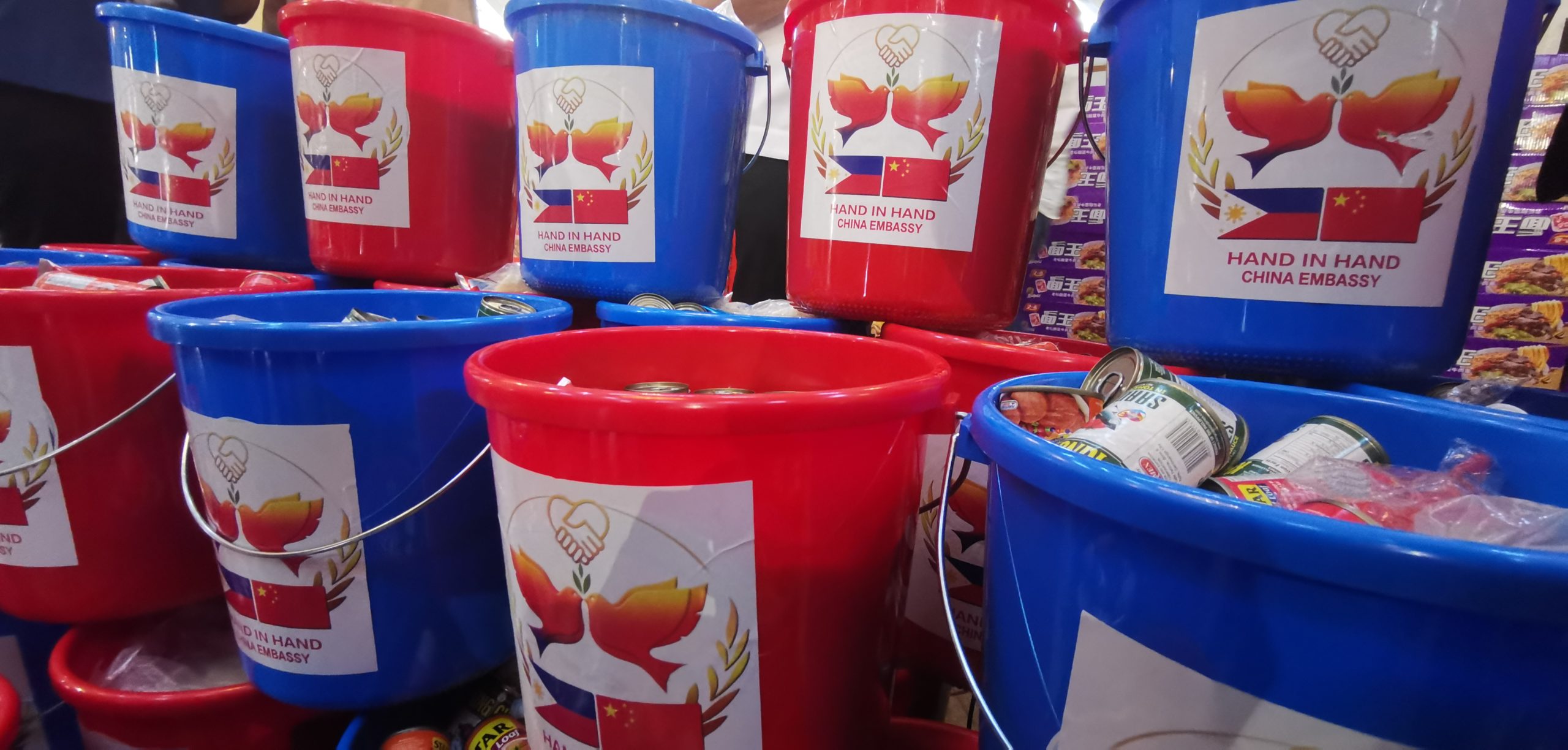 Chinese Embassy donates ‘friendship bags’ to Manila citizens